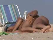 Порно видео нудисты подгладивание пляж онлайн